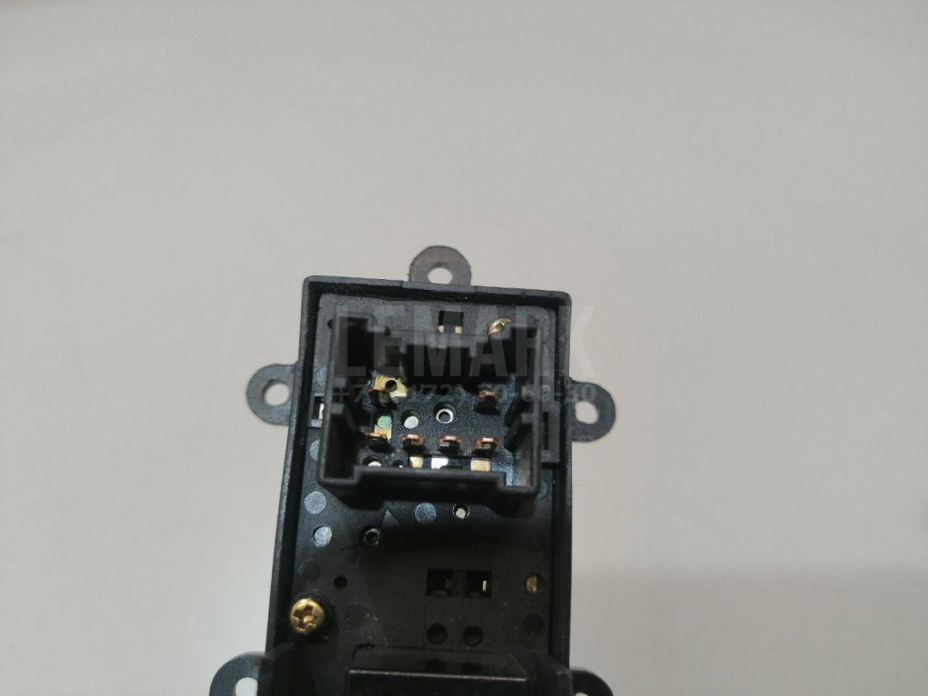 Кнопка стеклоподъемника