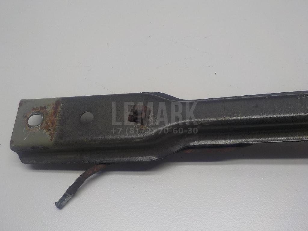 Кронштейн замка капота