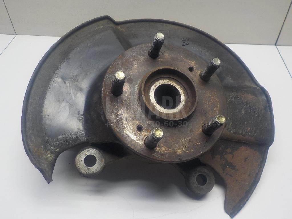 Кулак поворотный передний левый