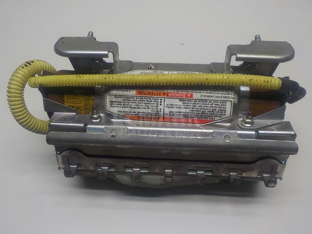 Подушка безопасности пассажирская (в торпедо)