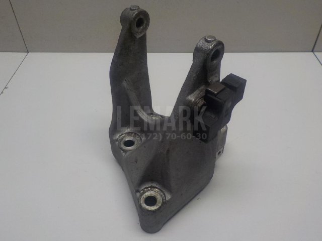 Кронштейн опоры двигателя