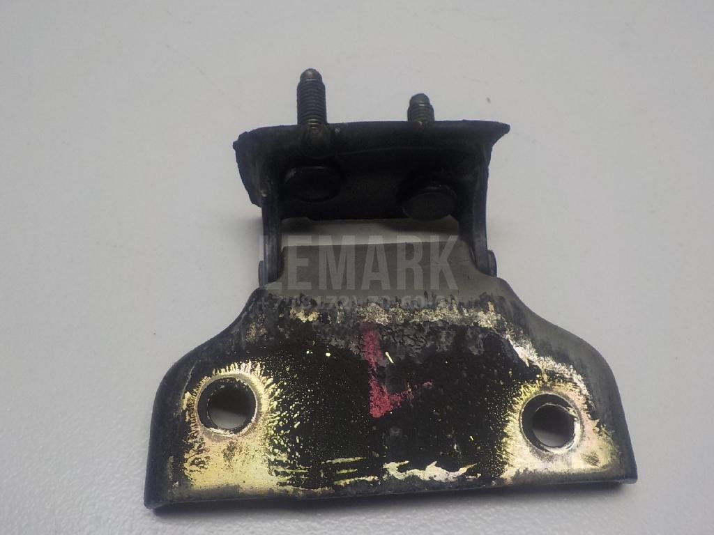 Петля двери багажника