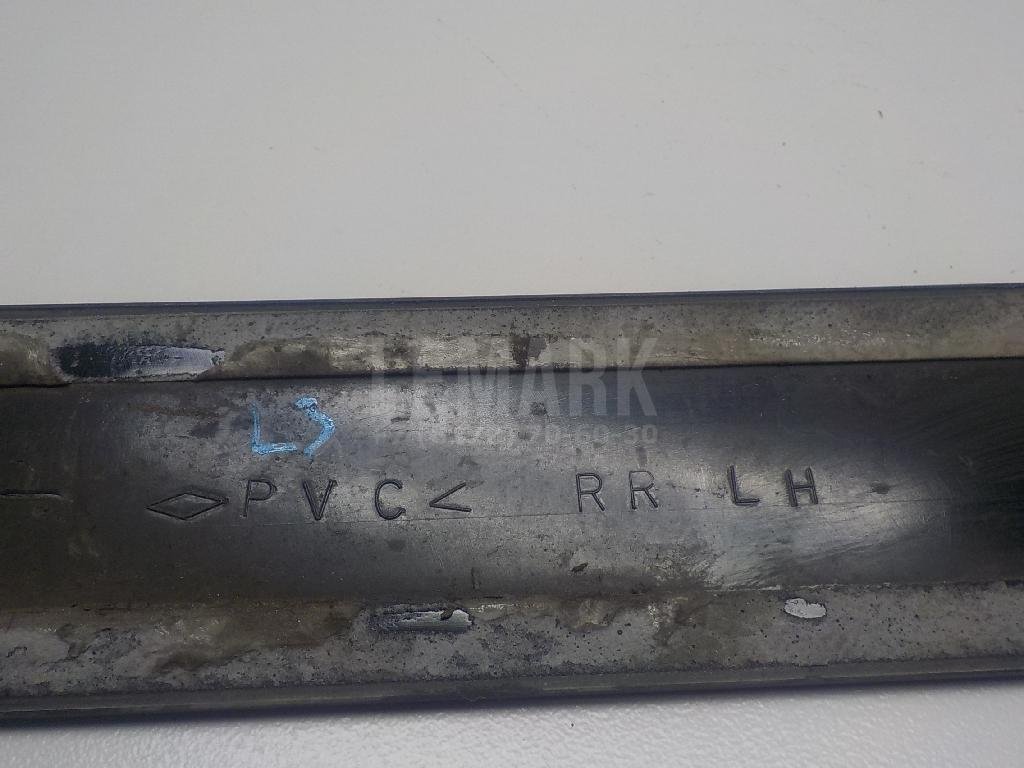 Молдинг задней левой двери