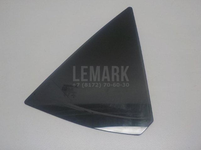 Стекло двери задней правой (форточка)