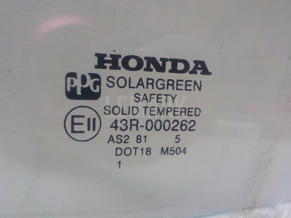 Стекло двери передней левой