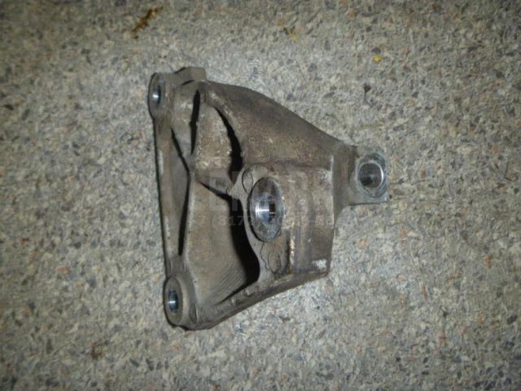 Кронштейн опоры двигателя для  Audi 100/200 [44] 1983-1991