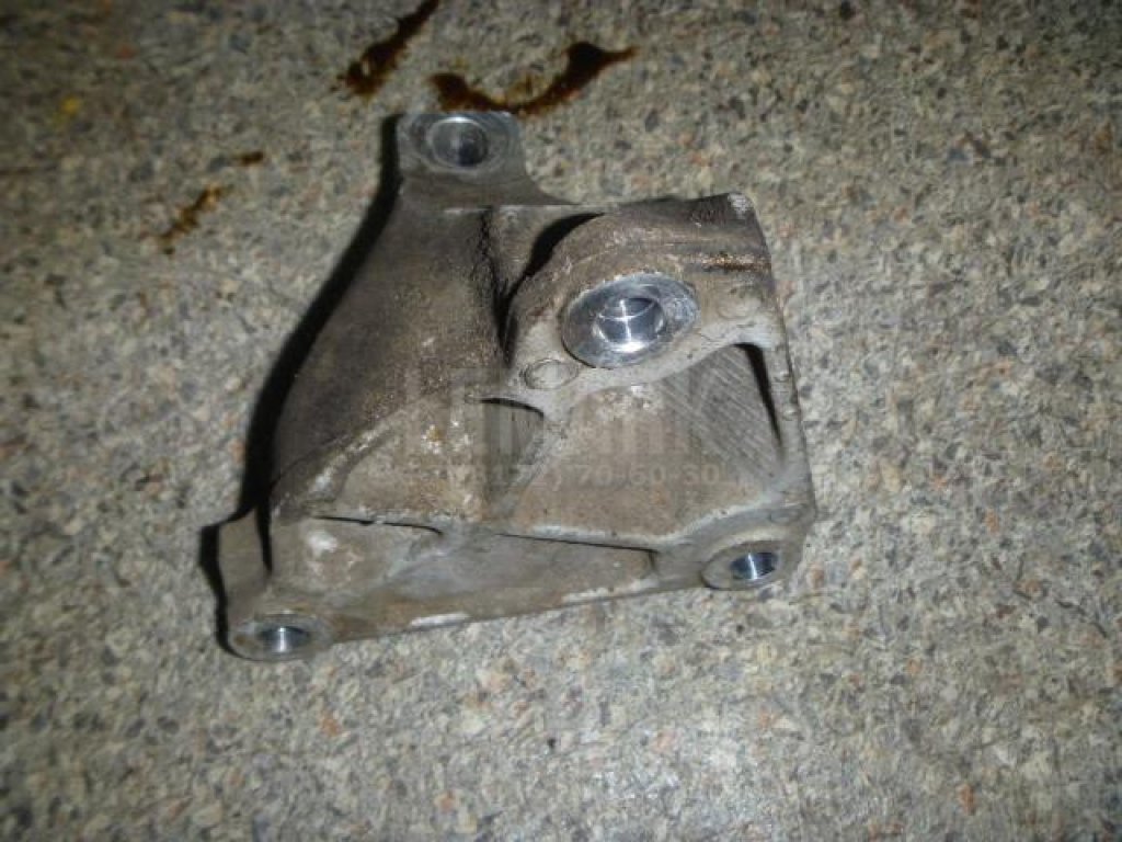 Кронштейн опоры двигателя для  Audi 100/200 [44] 1983-1991