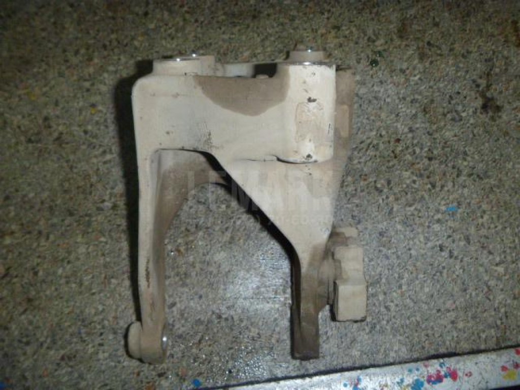 Кронштейн опоры двигателя