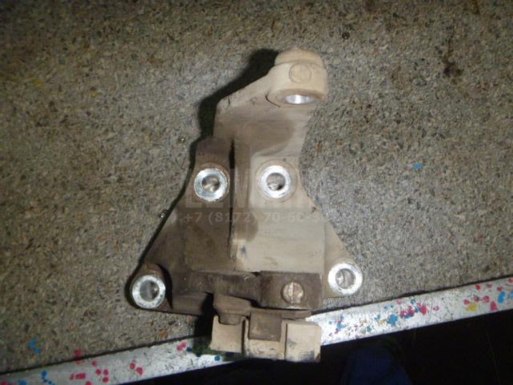 Кронштейн опоры двигателя