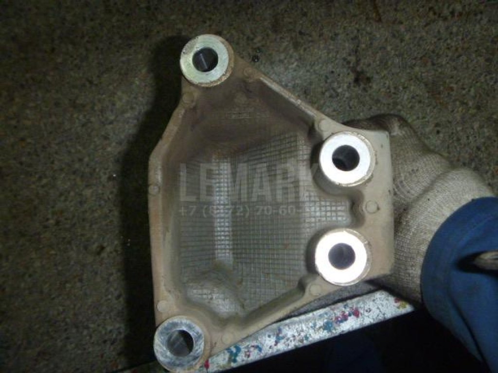 Кронштейн опоры двигателя