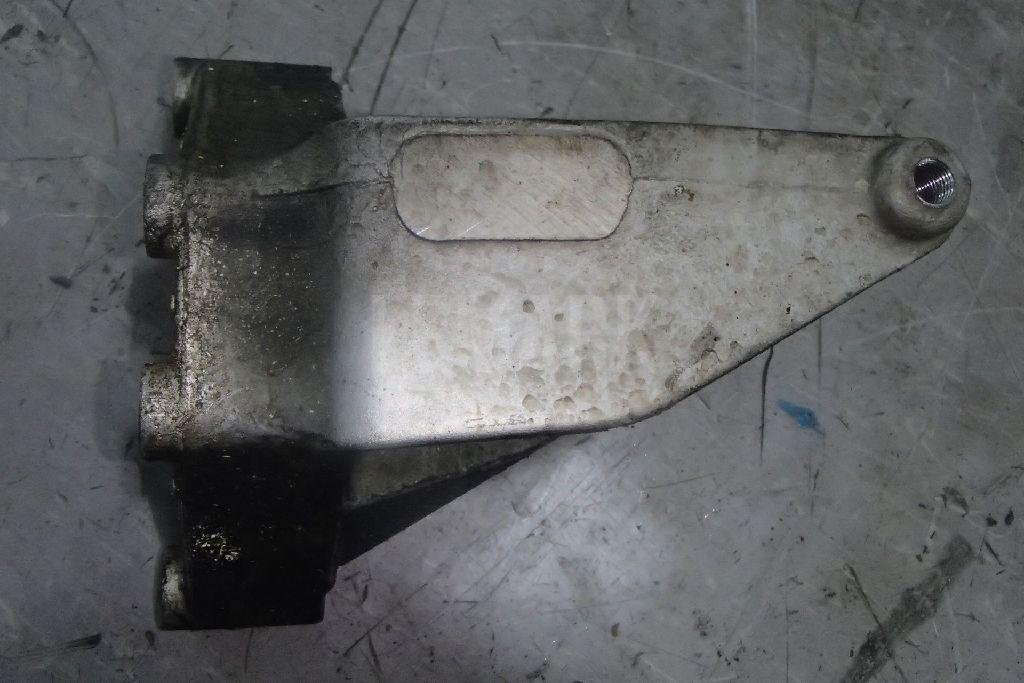 Кронштейн двигателя