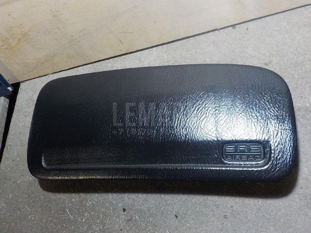 Крышка подушки безопасности (в торпедо)