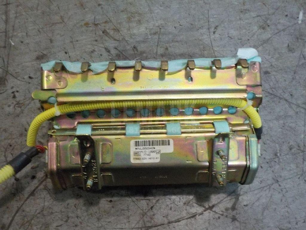 Подушка безопасности пассажирская (в торпедо)