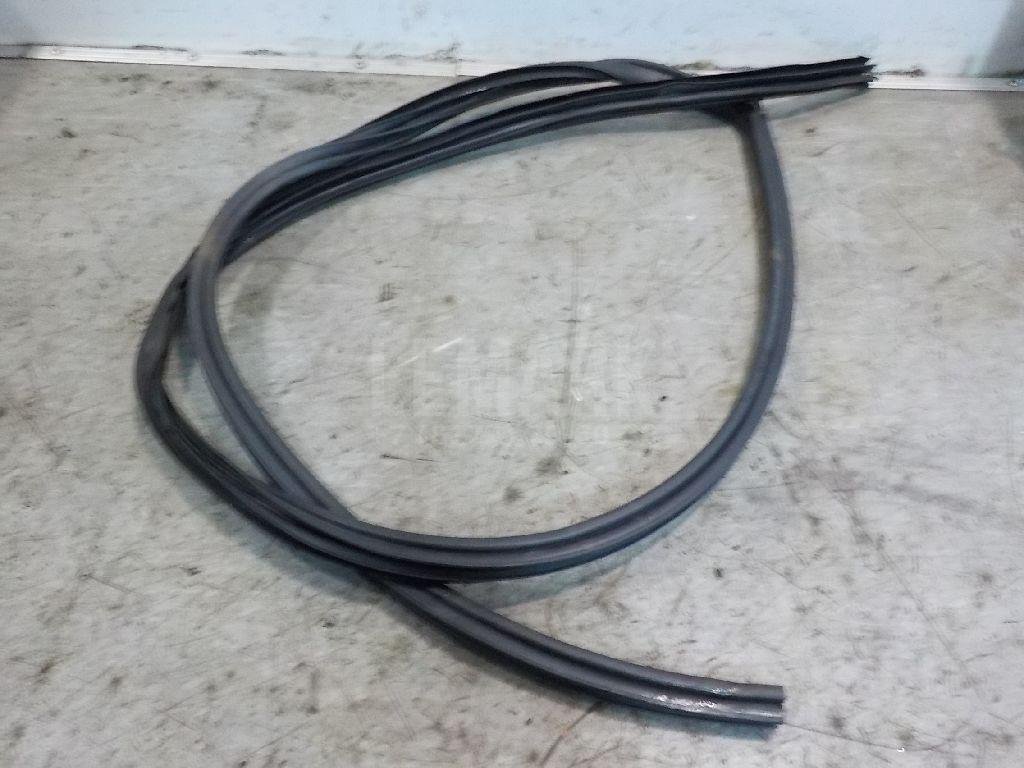 Уплотнитель двери для  Audi A4 [B8] 2007-2015