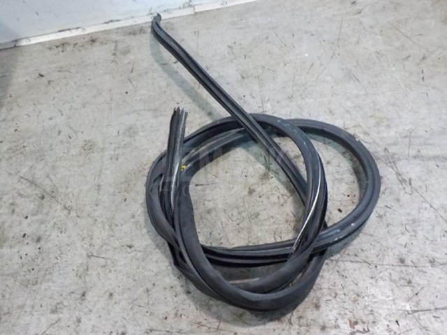 Уплотнитель двери