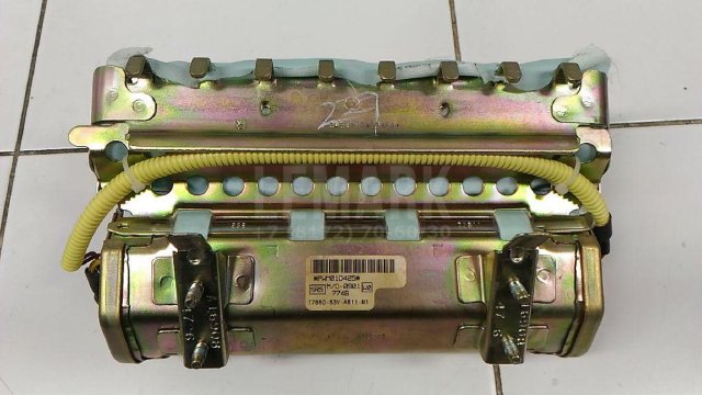 Подушка безопасности пассажирская (в торпедо)