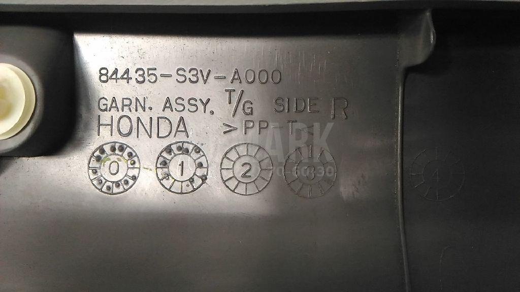 Обшивка двери багажника