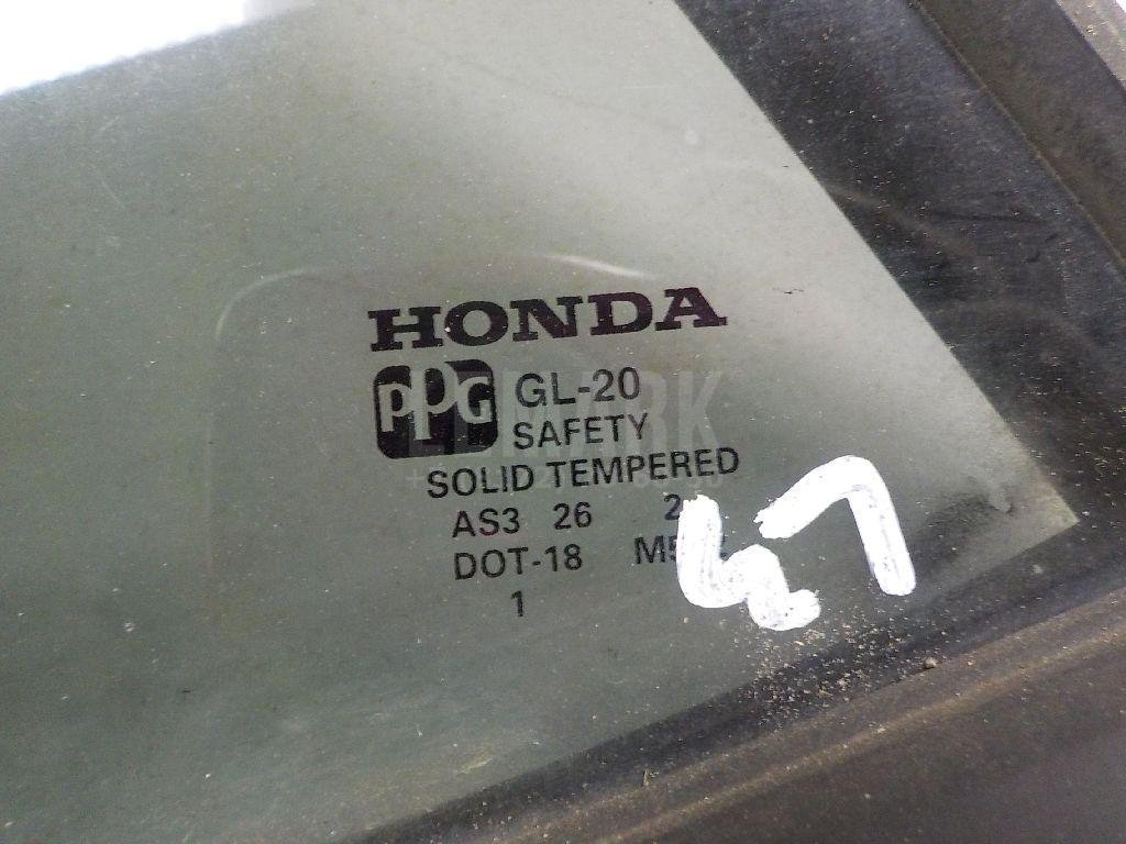 Стекло двери задней левой (форточка)