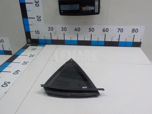 Стекло двери задней левой (форточка)