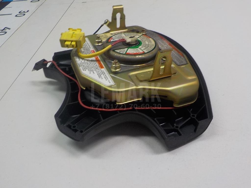 Подушка безопасности в рулевое колесо