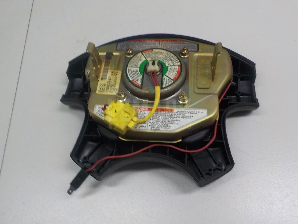 Подушка безопасности в рулевое колесо