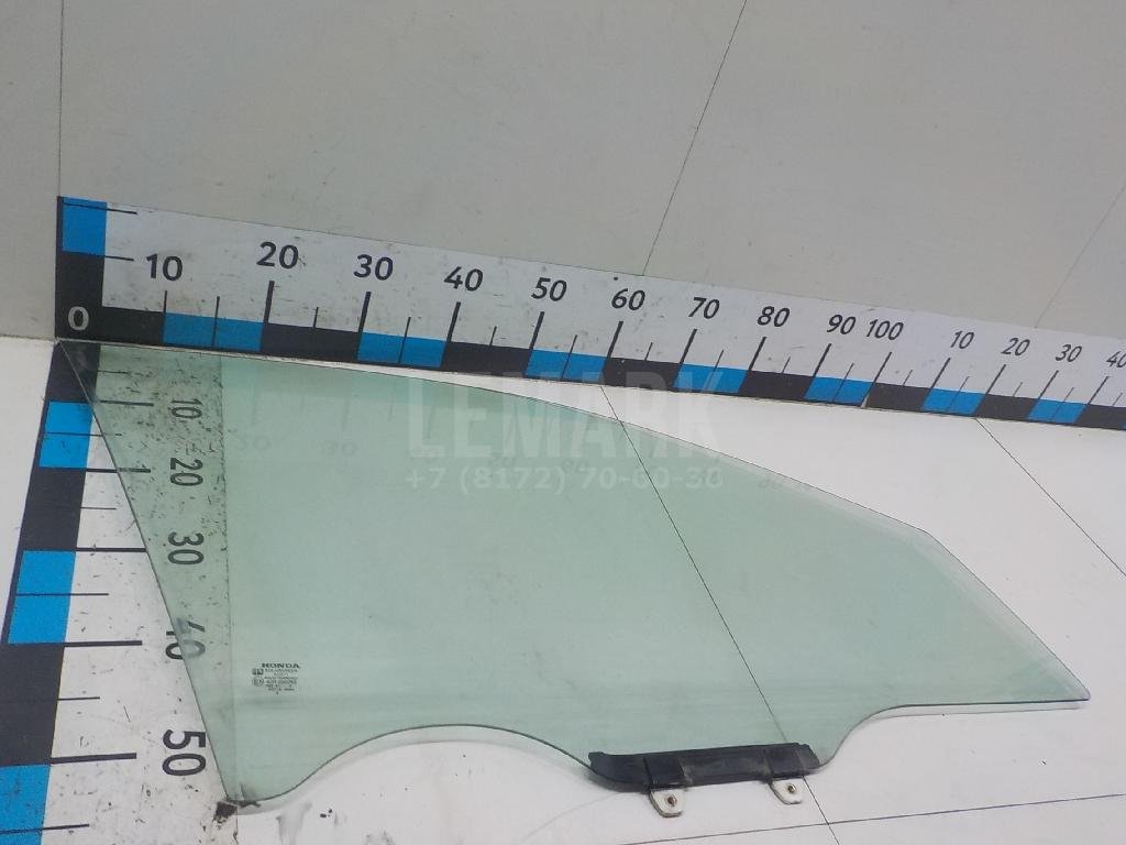 Стекло двери передней правой