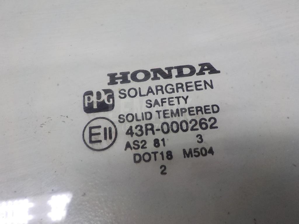 Стекло двери передней правой