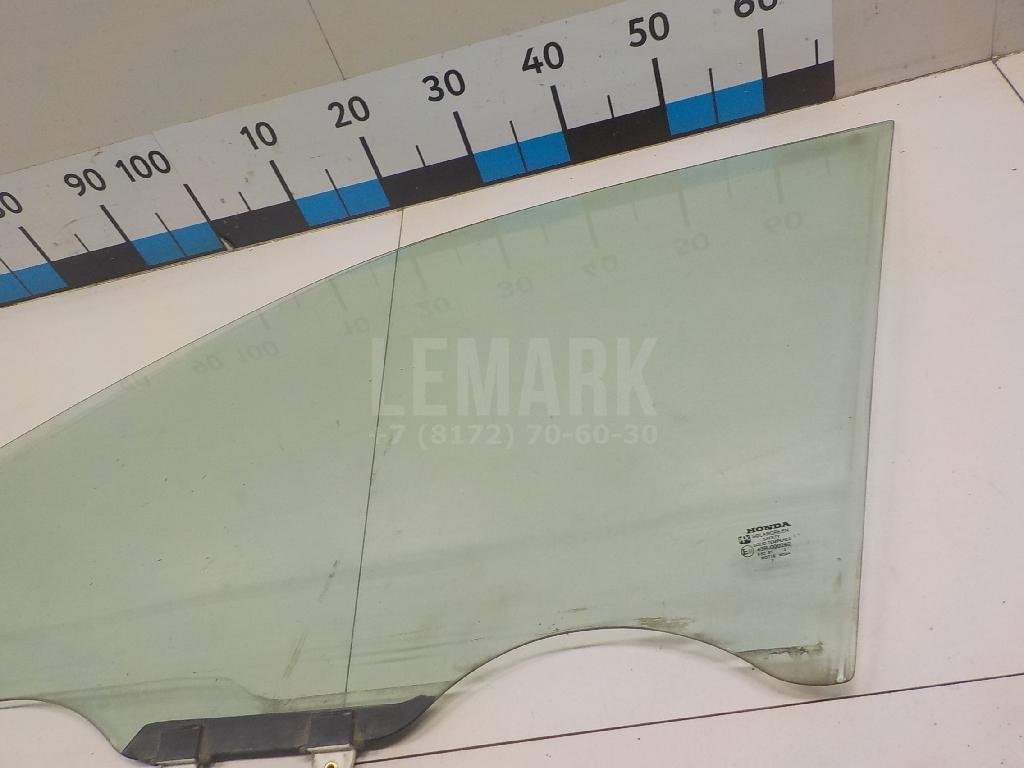 Стекло двери передней левой