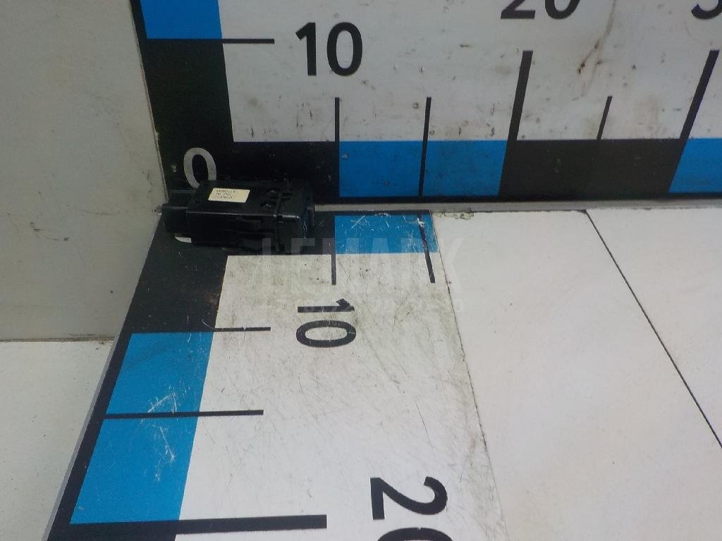 Кнопка люка