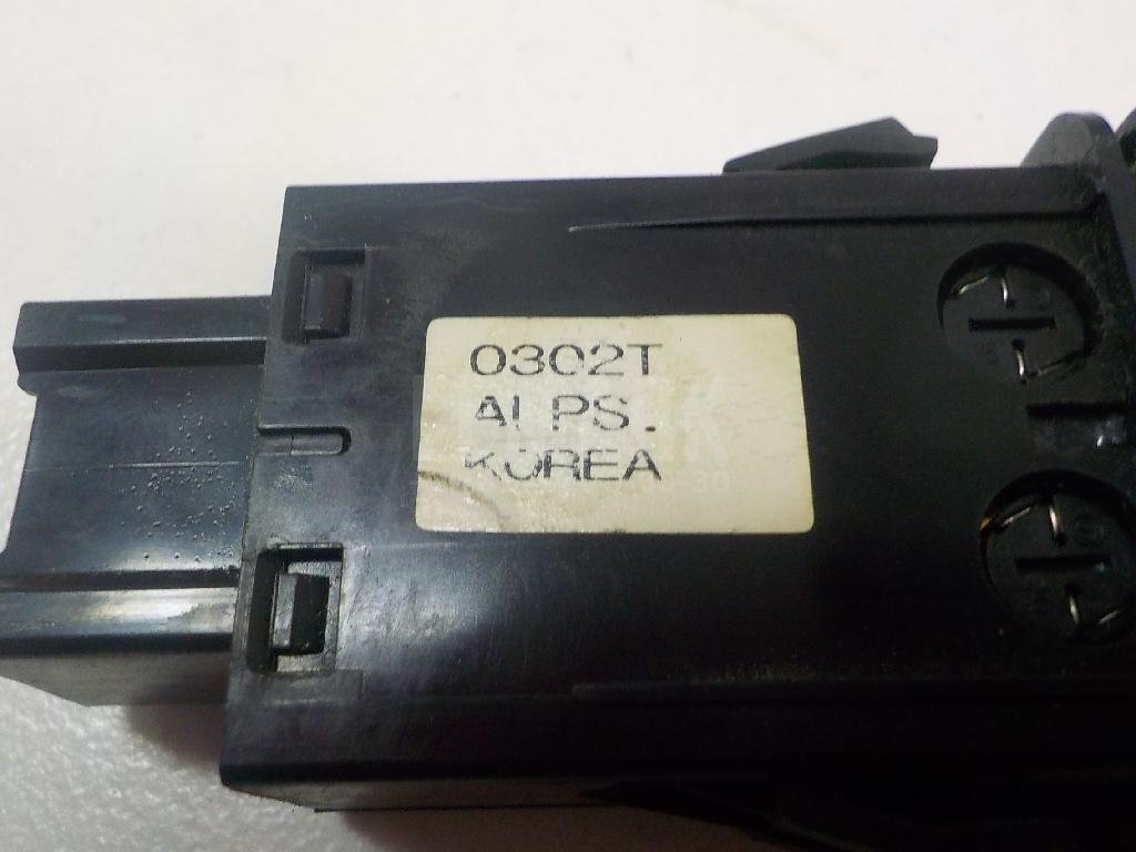 Кнопка люка