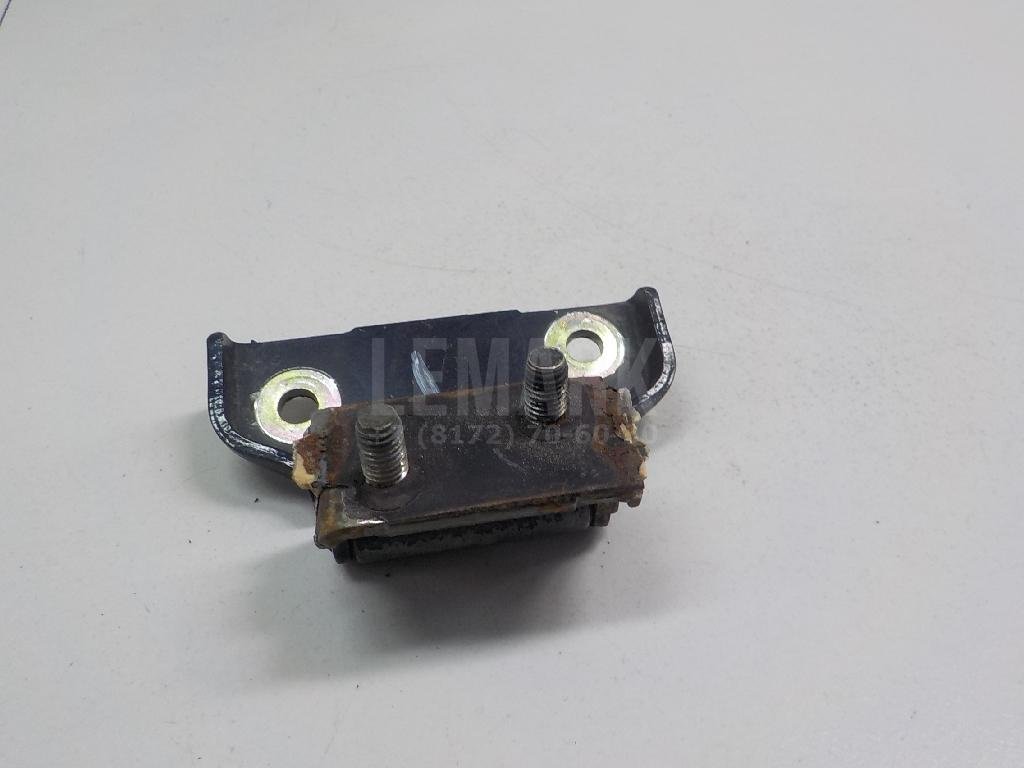 Петля двери багажника