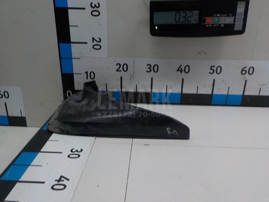 Брызговик передний правый