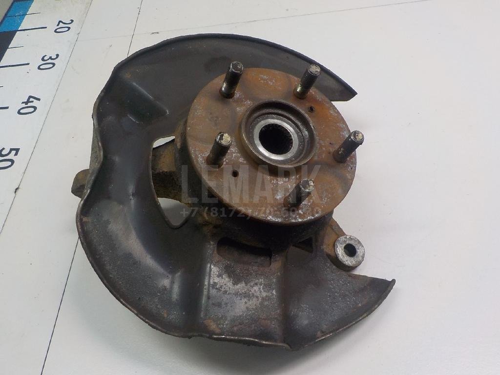 Кулак поворотный передний левый