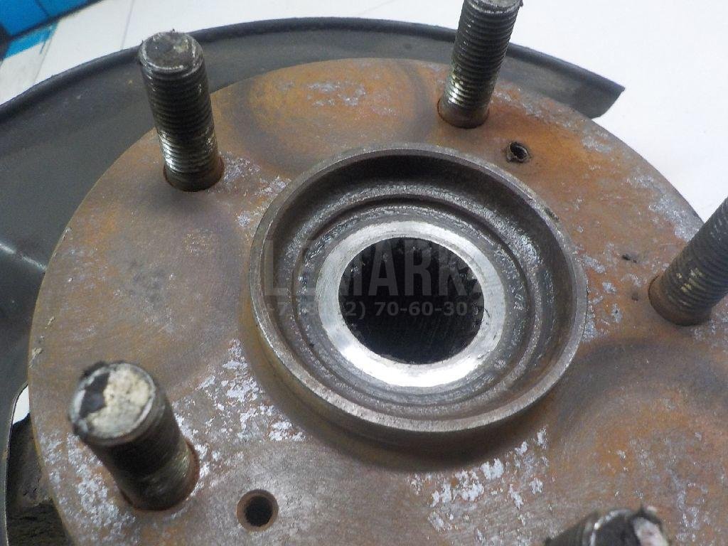 Кулак поворотный передний левый