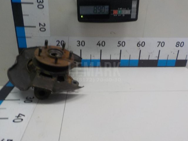 Кулак поворотный передний левый