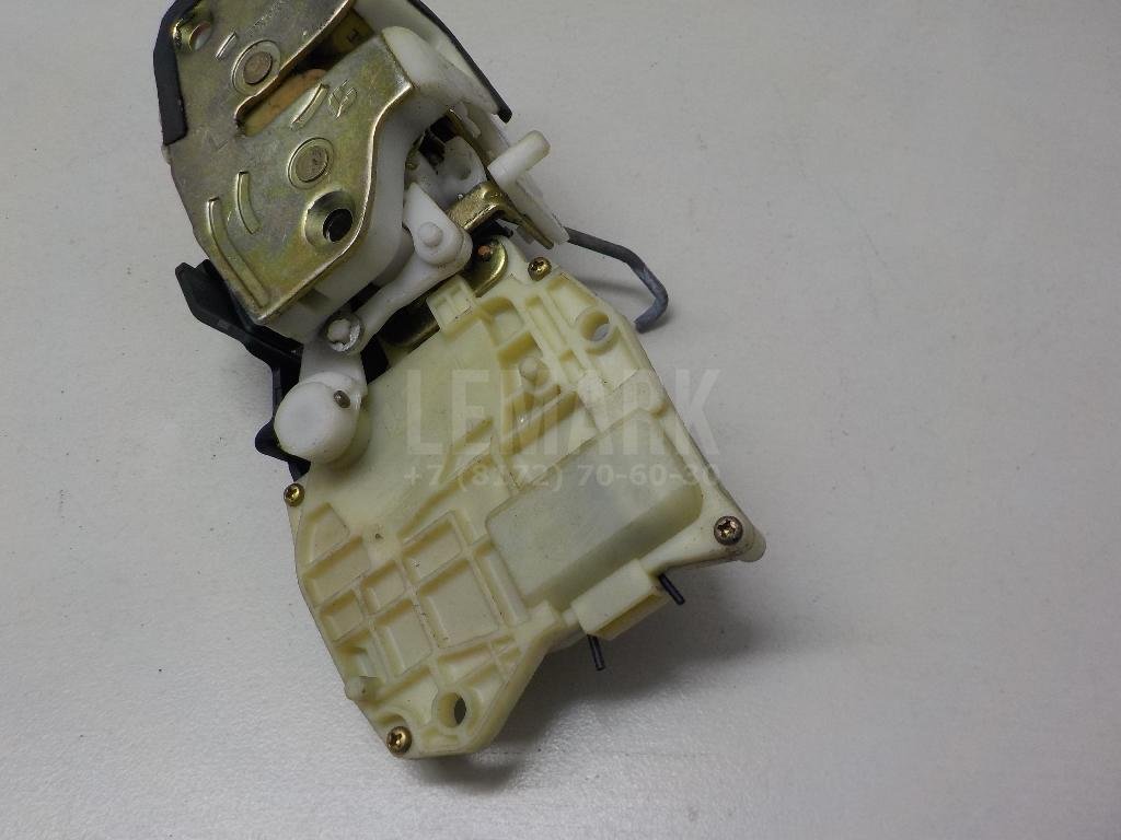 Замок двери задней левой