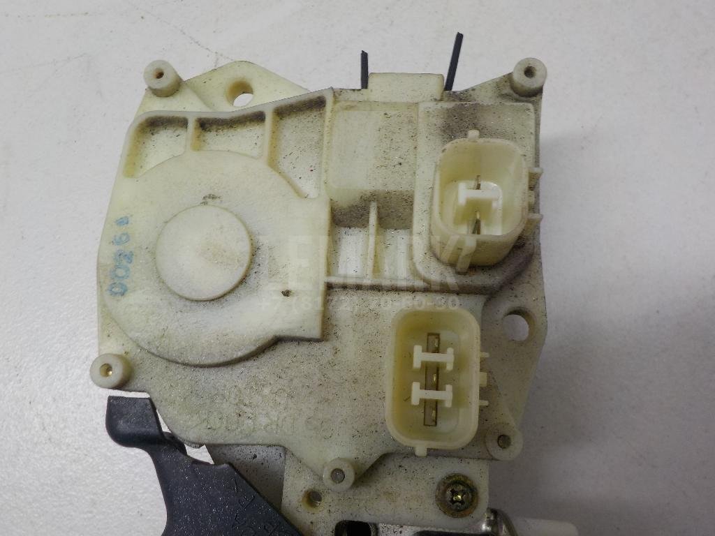 Замок двери задней левой