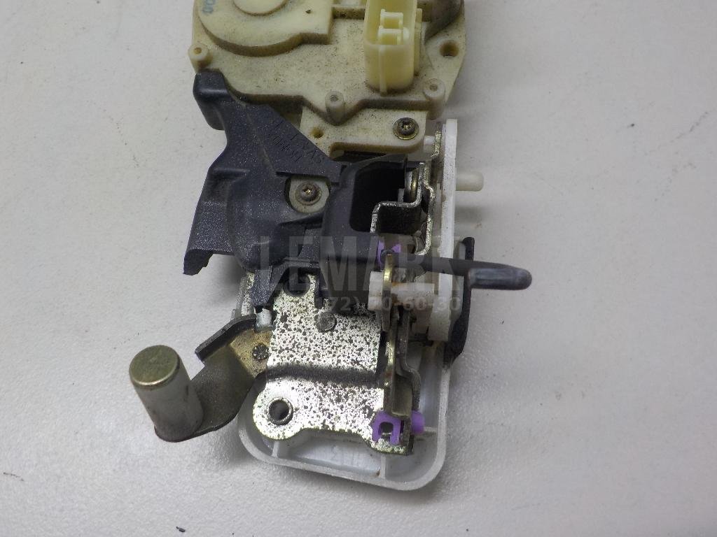 Замок двери задней левой