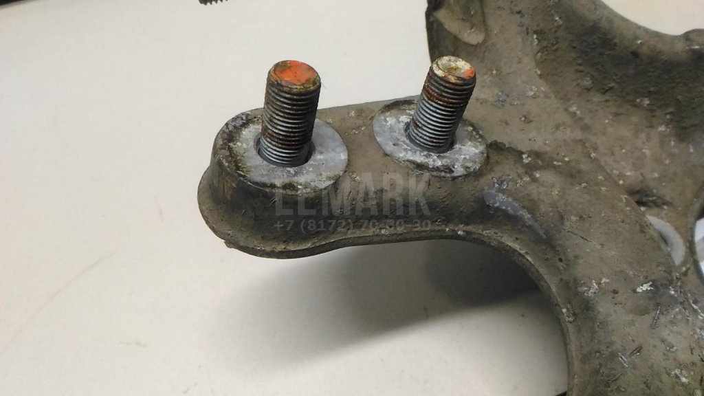 Кулак поворотный задний левый