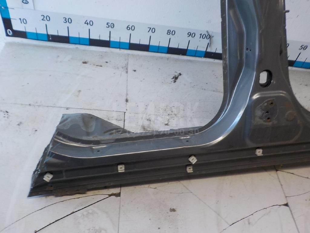 Порог со стойкой правый