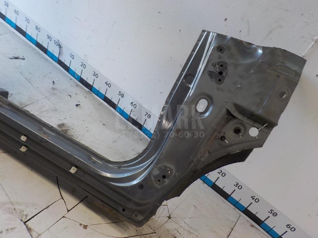 Порог со стойкой правый