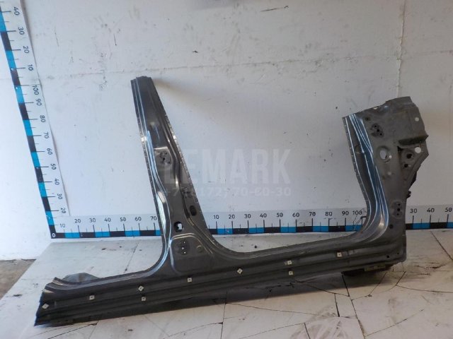 Порог со стойкой правый