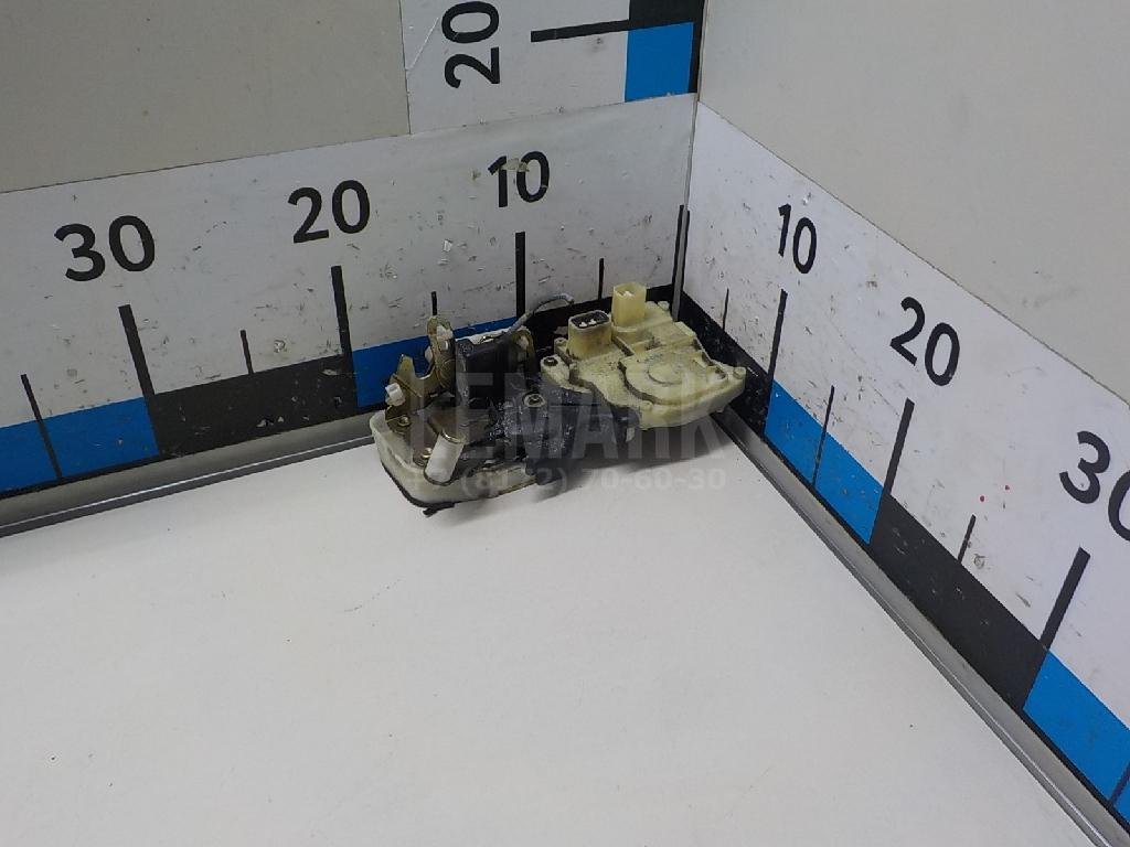 Замок двери задней правой