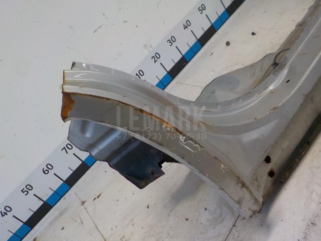 Порог со стойкой правый