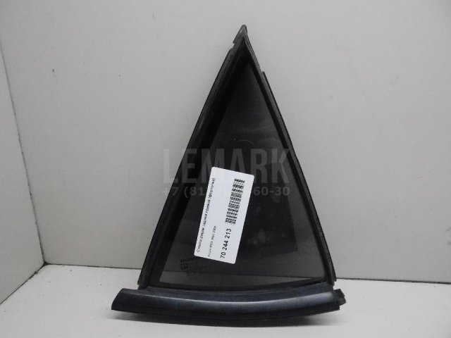 Стекло двери задней правой (форточка)