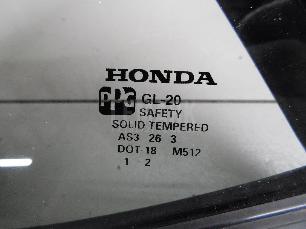 Стекло двери задней левой (форточка)