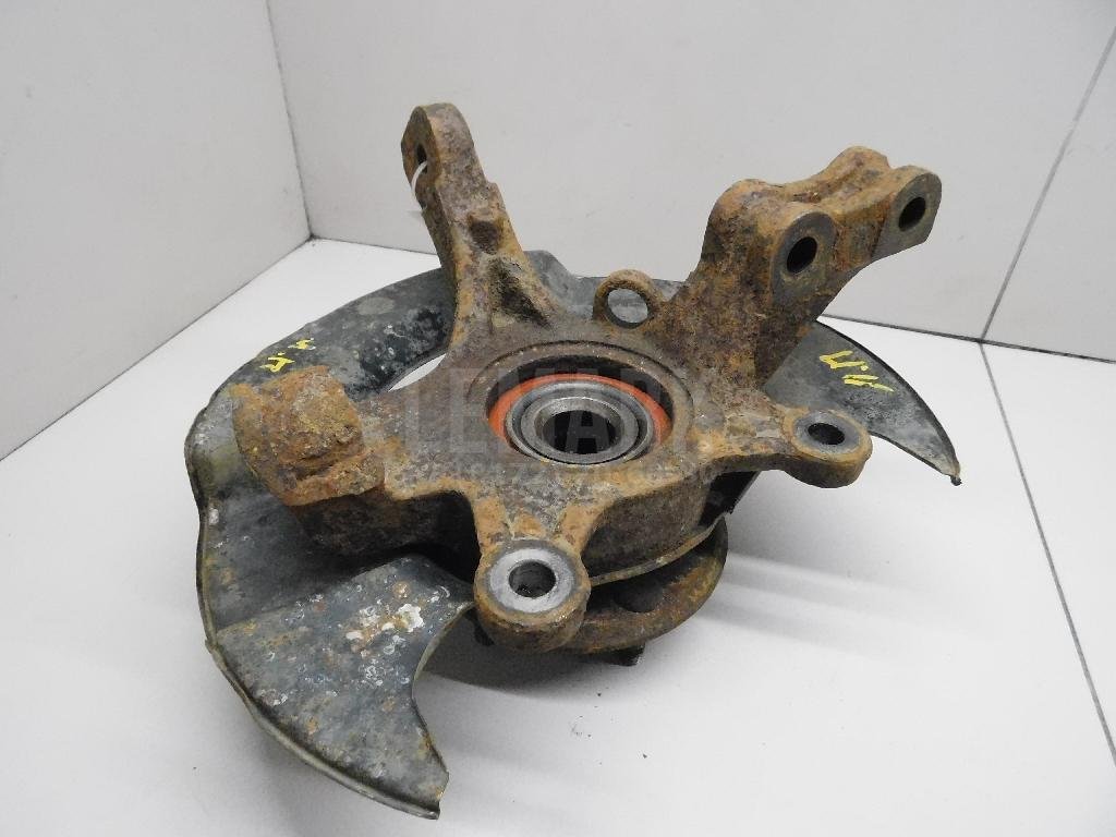 Кулак поворотный передний левый