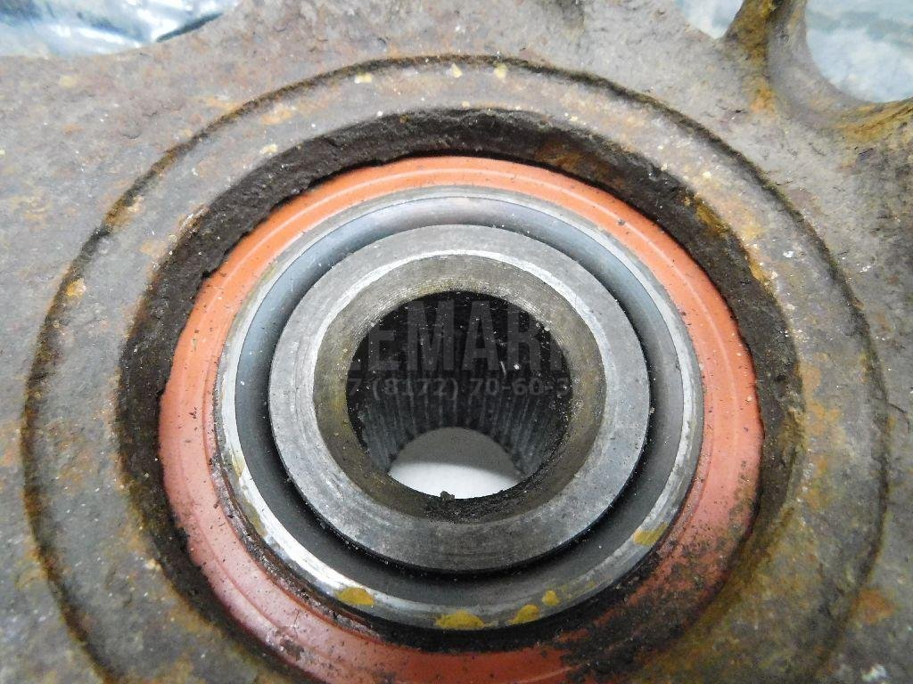 Кулак поворотный передний левый