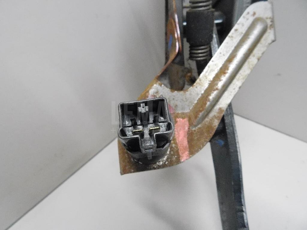 Педаль тормоза