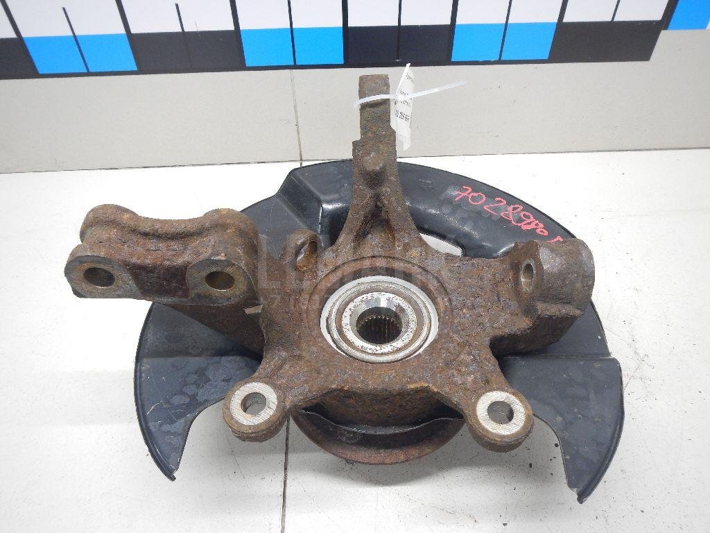 Кулак поворотный передний правый